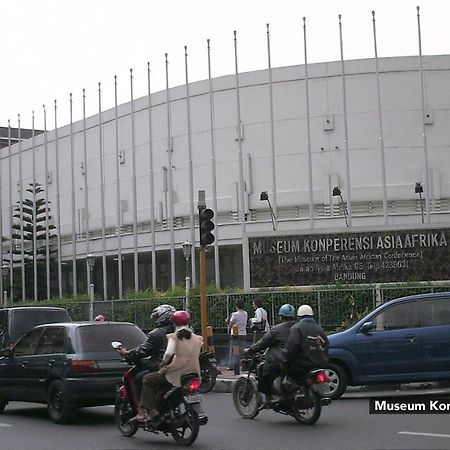 Hotel Bantal Guling Alun Alun Bandung Exterior foto