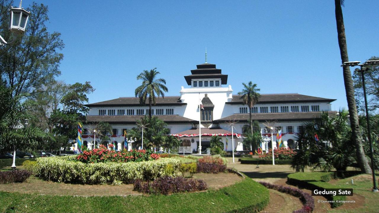 Hotel Bantal Guling Alun Alun Bandung Exterior foto