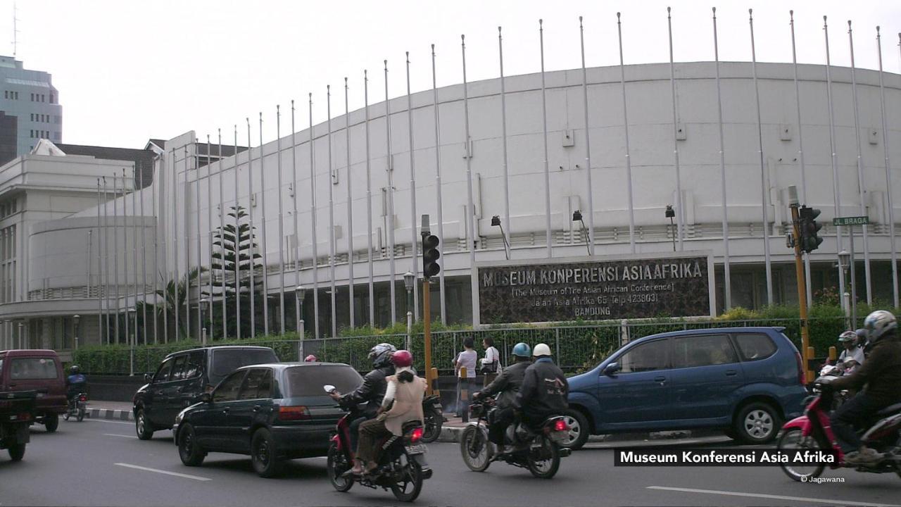 Hotel Bantal Guling Alun Alun Bandung Exterior foto