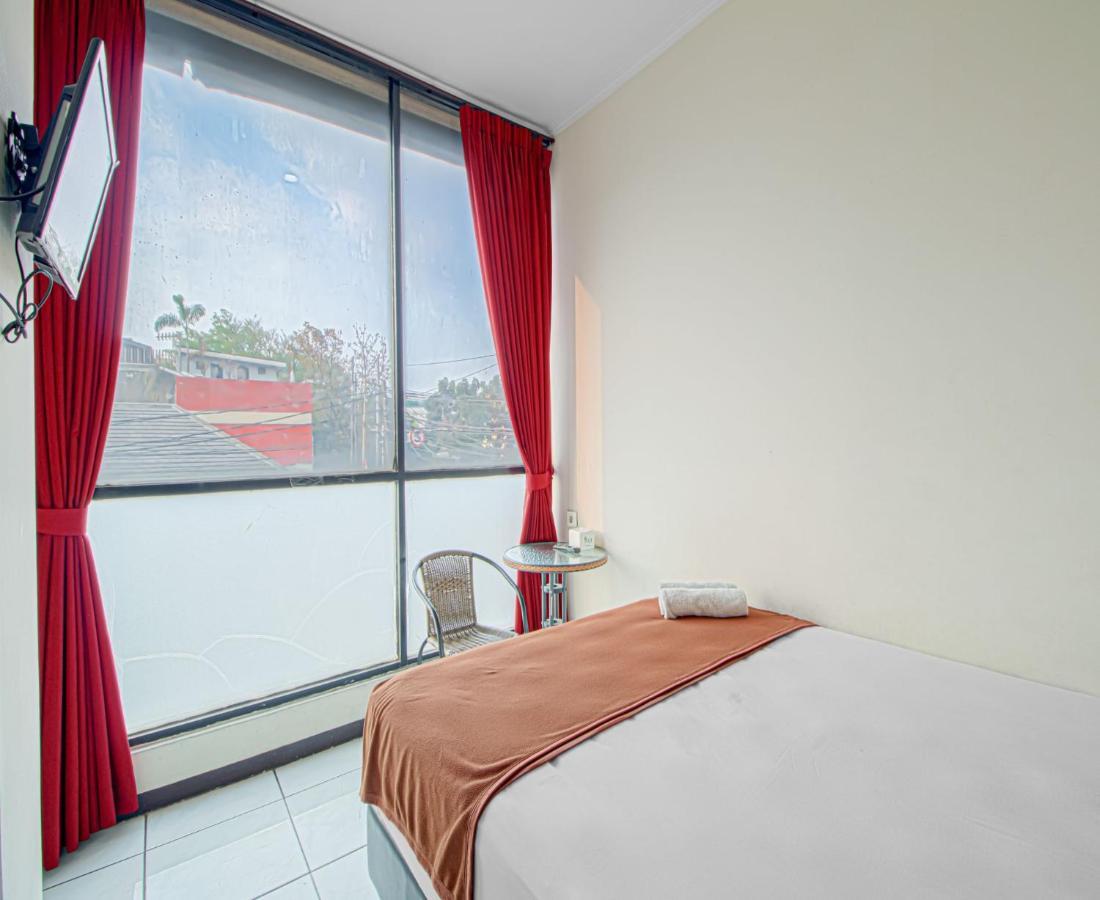 Hotel Bantal Guling Alun Alun Bandung Exterior foto