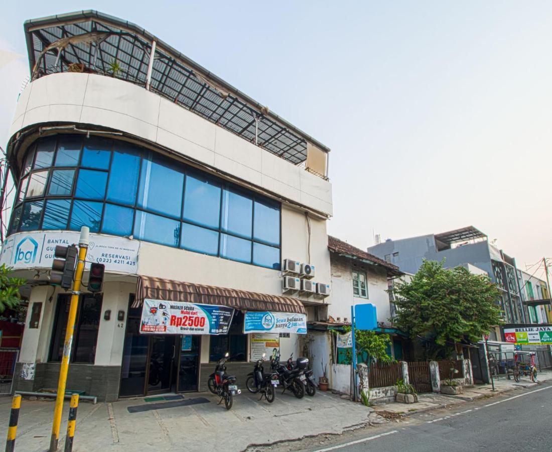 Hotel Bantal Guling Alun Alun Bandung Exterior foto