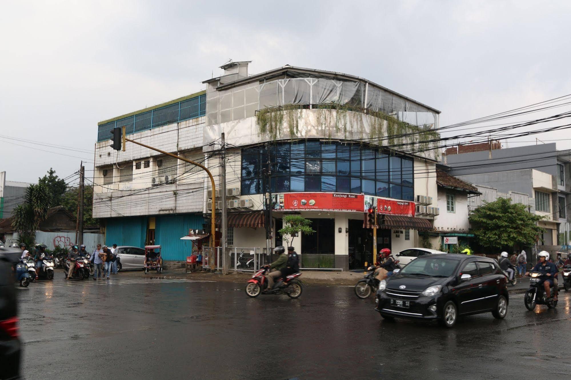 Hotel Bantal Guling Alun Alun Bandung Exterior foto