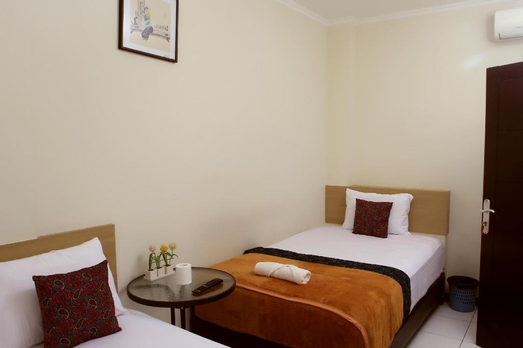 Hotel Bantal Guling Alun Alun Bandung Exterior foto