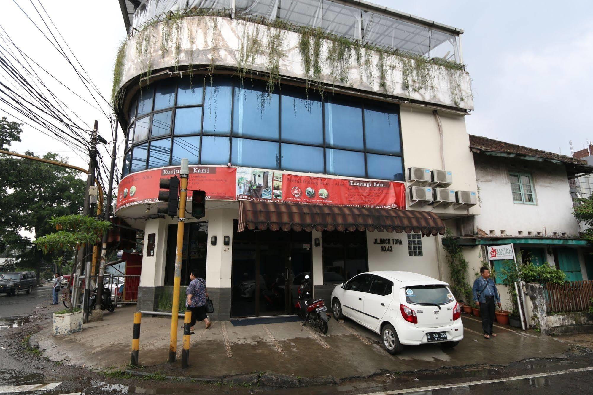 Hotel Bantal Guling Alun Alun Bandung Exterior foto