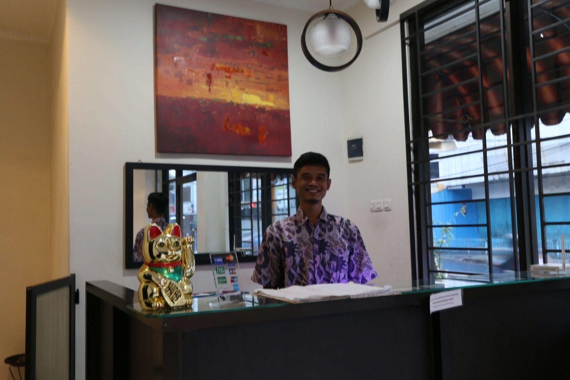 Hotel Bantal Guling Alun Alun Bandung Exterior foto