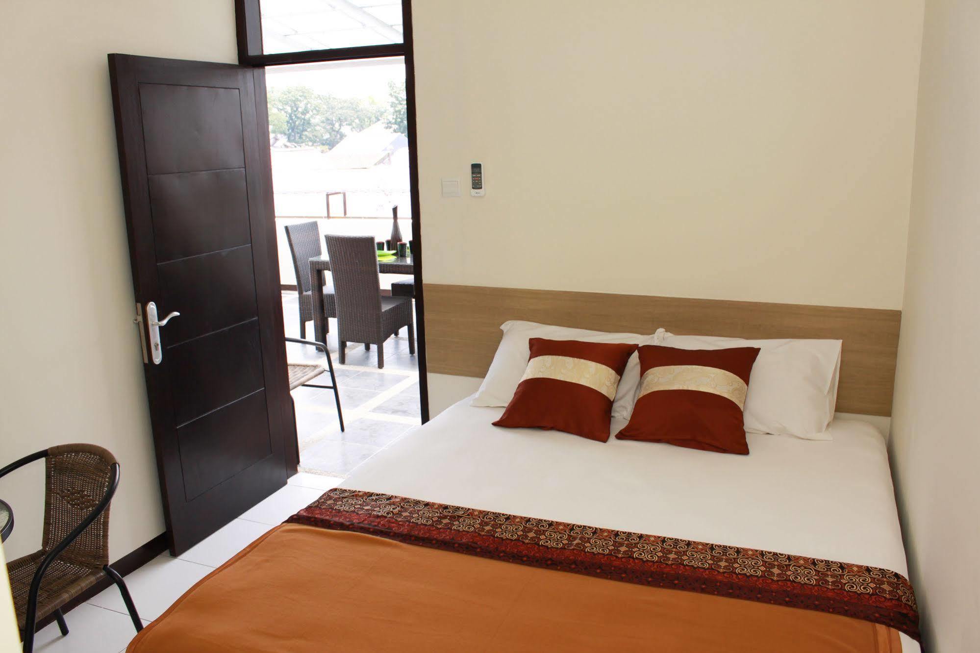 Hotel Bantal Guling Alun Alun Bandung Exterior foto