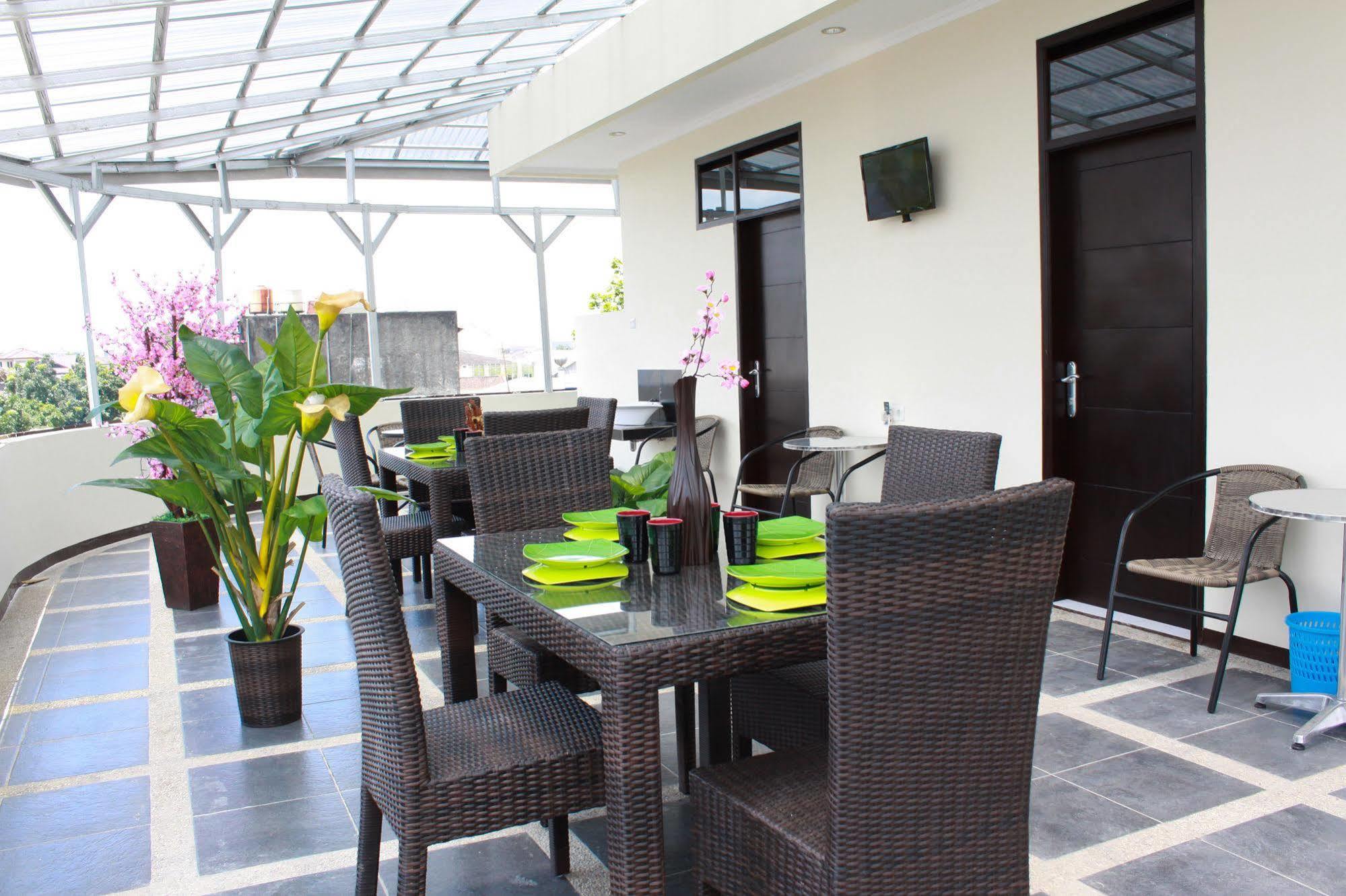 Hotel Bantal Guling Alun Alun Bandung Exterior foto