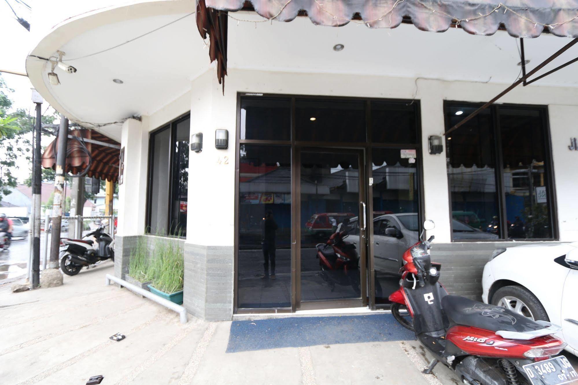 Hotel Bantal Guling Alun Alun Bandung Exterior foto