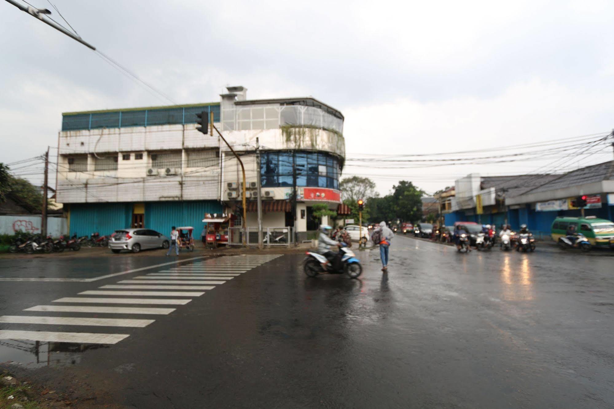 Hotel Bantal Guling Alun Alun Bandung Exterior foto